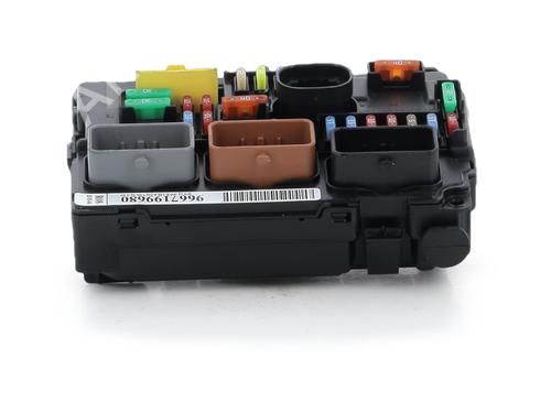 Used Fuse box Fuse box 39576374 39576374