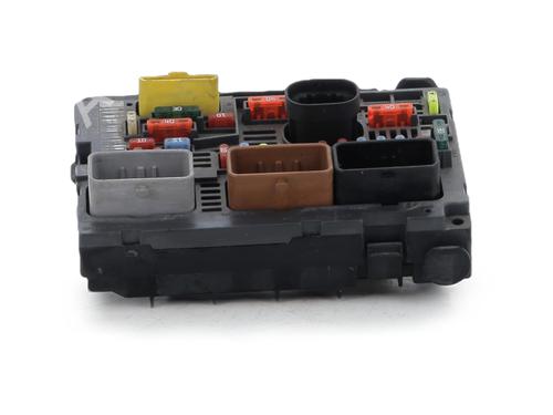 Used Fuse box Fuse box 39421894 39421894