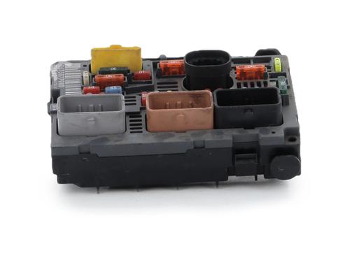 Used Fuse box Fuse box 37086688 37086688