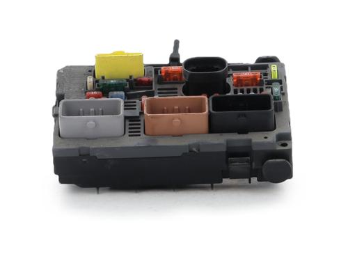 Used Fuse box Fuse box 39194428 39194428