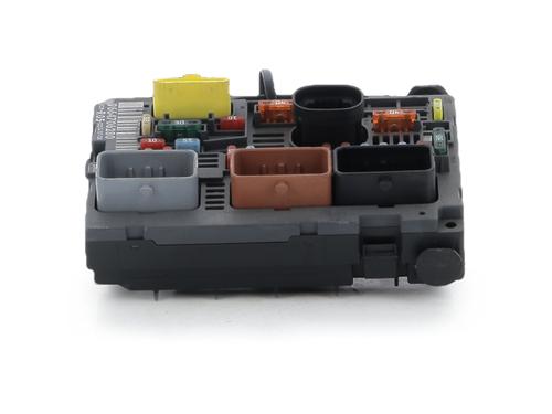 Used Fuse box Fuse box 37709532 37709532