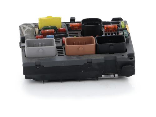 Used Fuse box Fuse box 39547799 39547799