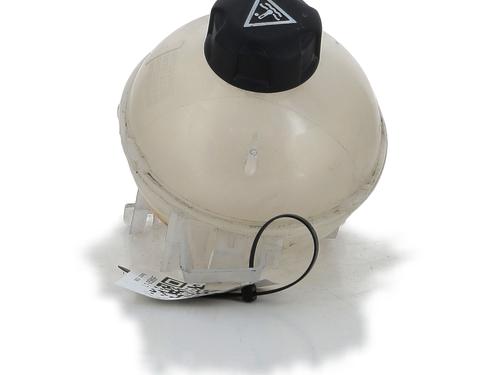 Used Expansion tank PEUGEOT 3008 II SUV (MC_, MR_, MJ_, M4_) Hybrid (181 hp) 29047662