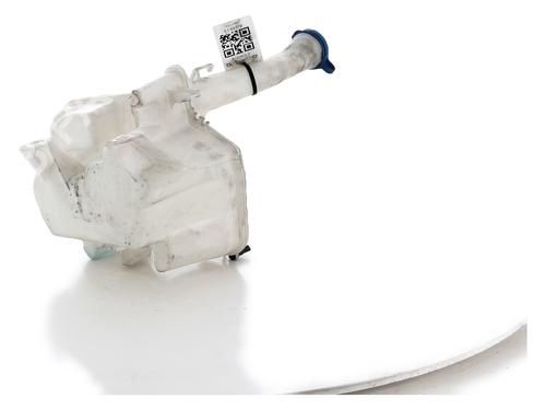 Used Windscreen washer tank TOYOTA YARIS (_P9_) 1.3 VVT-i (SCP90_, SCP90R) (87 hp) 30334925