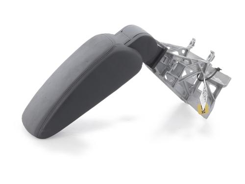Used Armrest / Center console Armrest / Center console AUDI A3 Sportback (8VA, 8VF) 1.4 TSI (150 hp) 36373577 36373577