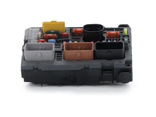 Used Fuse box Fuse box PEUGEOT 407 (6D_) 2.0 HDi (6DRHRH) (140 hp) 39633308 39633308