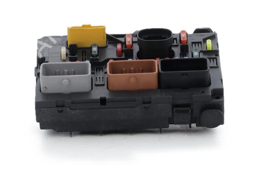 Used Fuse box Fuse box 38741904 38741904
