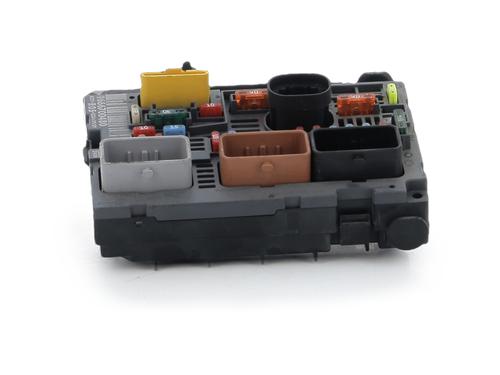 Used Fuse box Fuse box 38918325 38918325