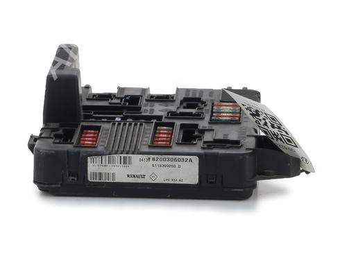 Used Fuse box RENAULT SCÉNIC II (JM0/1_) [2003-2010]  28486345