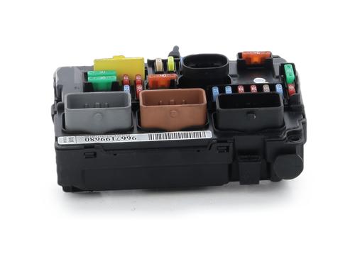 Used Fuse box Fuse box 37657773 37657773