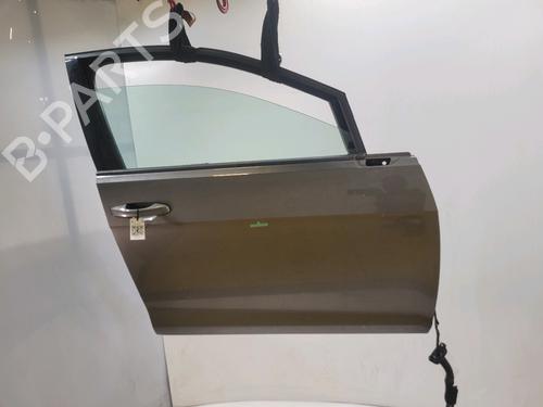 Used Right front door Right front door 39489211 39489211