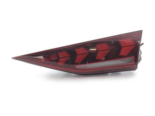 Feu de coffre droit Feu de coffre droit AUDI A3 Sportback (8YA, 8YF) 35 TDI (150 hp) 34261505 34261505