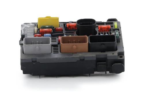 Used Fuse box Fuse box 36853288 36853288