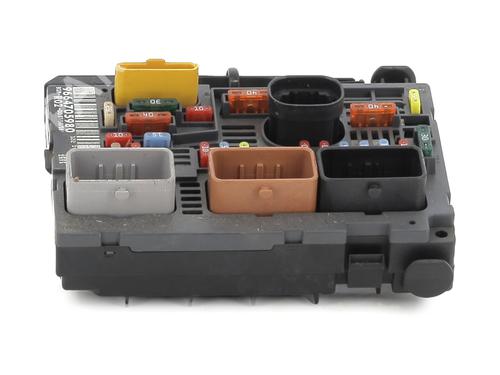 Used Fuse box PEUGEOT 407 (6D_) 1.6 HDi 110 (6D9HZC, 6D9HYC) (109 hp) 27913675