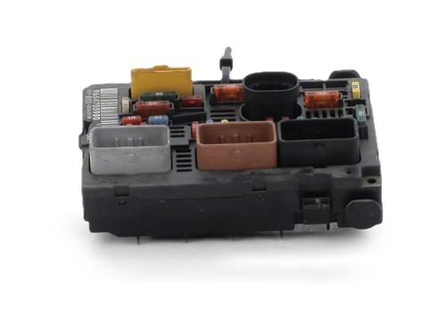Used Fuse box Fuse box 39161367 39161367