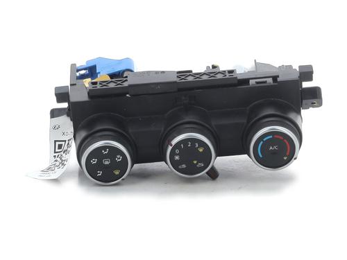 climate-control-dacia-duster-hm_-2017-32201731 main image