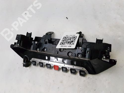 Used Climate control Climate control PEUGEOT 208 II (UB_, UP_, UW_, UJ_) 1.2 PureTech 100 (101 hp) 10473161 10473161