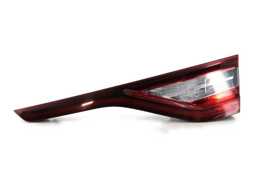 right-tailgate-light-renault-megane-iv-hatchback-b9amn_-2015-27189470 main image