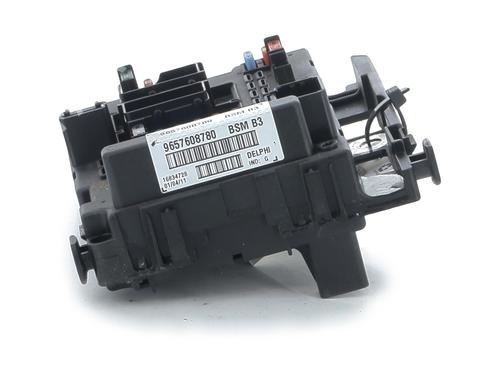 Boîte à Fusibles PEUGEOT 206+ (2L_, 2M_) 1.4 i (73 hp) 31693999