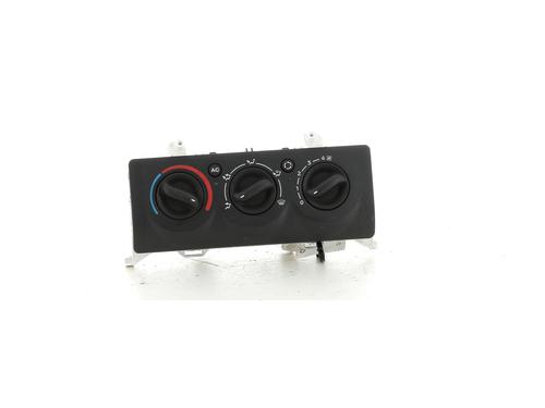Used Climate control RENAULT CLIO II (BB_, CB_) 1.2 16V (BB05, BB0W, BB11, BB27, BB2T, BB2U, BB2V, CB05,... (75 hp) 15247180