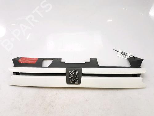 Used Grille PEUGEOT 306 Hatchback (7A, 7C, N3, N5) 1.6 (89 hp) 13675031