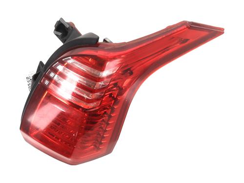 Used Right taillight PEUGEOT 5008 (0U_, 0E_) 1.6 HDi (114 hp) 27813424
