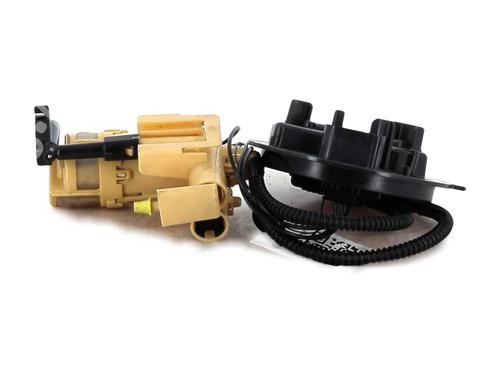 Used Fuel pump MERCEDES-BENZ C-CLASS (W205) C 250 BlueTEC / d (205.008, 205.006) (204 hp) 25982591