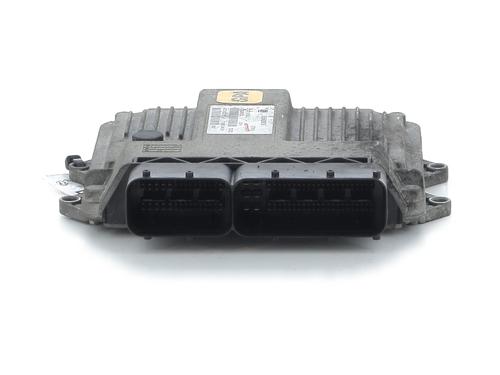 Calculateur moteur (ecu) SUZUKI SWIFT III (MZ, EZ) 1.3 DDiS (RS413D) (75 hp) 31912653