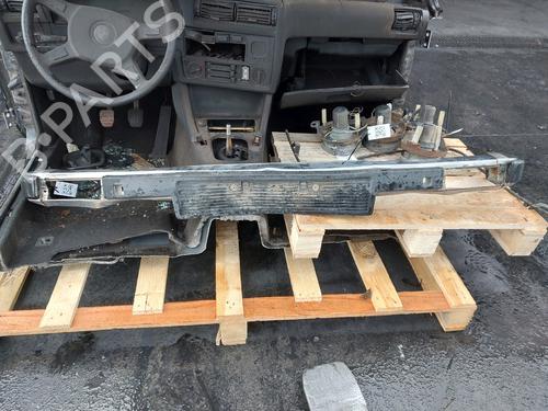 Pare-chocs avant BMW 3 (E30) 318 i (105 hp) 31239974