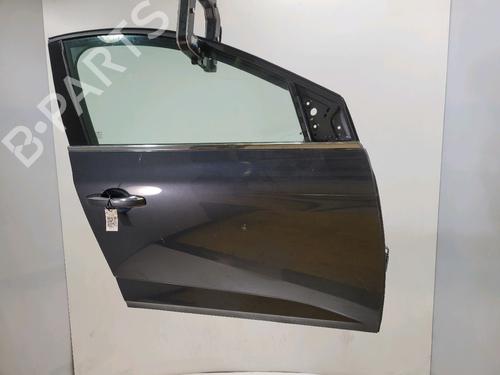 right-front-door-renault-megane-iv-hatchback-b9amn_-2015-40172067 main image