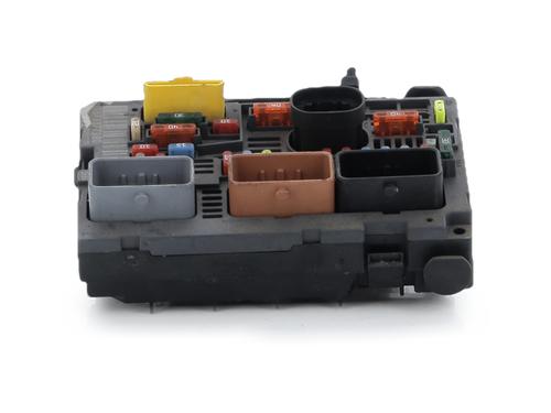 Used Fuse box Fuse box 39633276 39633276
