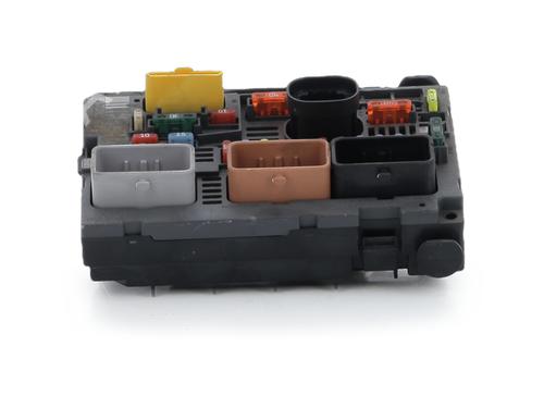 Used Fuse box Fuse box 37290996 37290996