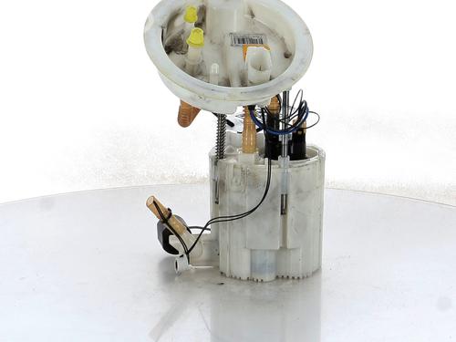 Used Fuel pump BMW 1 (F20) 116 d (116 hp) 21089477