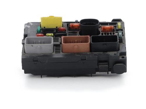 Used Fuse box Fuse box 37483139 37483139