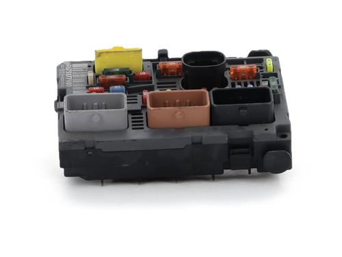 Used Fuse box Fuse box 37166780 37166780