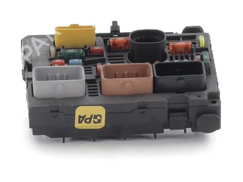 Used Fuse box Fuse box PEUGEOT 308 I (4A_, 4C_) 1.6 HDi (109 hp) 33645808 33645808