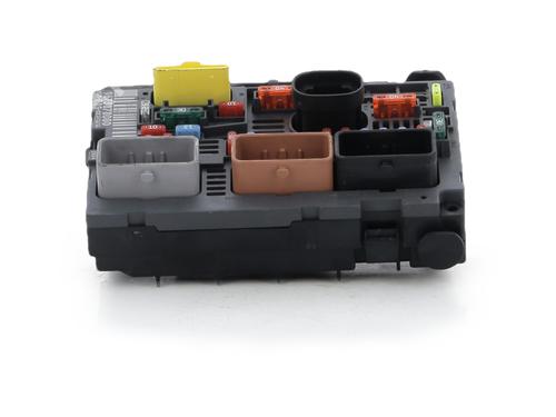 Used Fuse box Fuse box 37086654 37086654