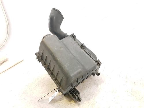 Used Air filter box MERCEDES-BENZ SPRINTER 2-t Van (B901, B902) 212 D (901.461, 901.462, 902.461, 902.462) (122 hp) 23554657