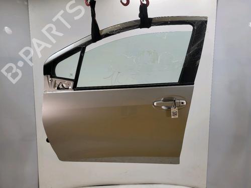 Used Left front door TOYOTA YARIS (_P13_) 1.5 (NSP131_) (112 hp) 30558695