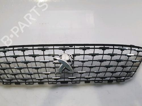 Used Grille PEUGEOT 3008 II SUV (MC_, MR_, MJ_, M4_) 1.5 BlueHDi 130 (131 hp) 28417602