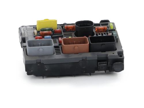 Zekeringkast Zekeringkast PEUGEOT 3008 I MPV (0U_) 1.6 HDi (109 hp) 37281211 37281211