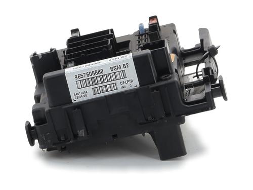 Używane Skrzynka bezpieczników PEUGEOT 206+ (2L_, 2M_) 1.4 HDi eco 70 (68 hp) 29930618