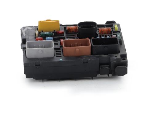 Used Fuse box Fuse box 39394415 39394415