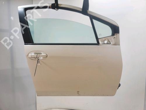 Used Right front door TOYOTA YARIS (_P13_) 1.4 D (NLP130_, NLP130) (90 hp) 30312980