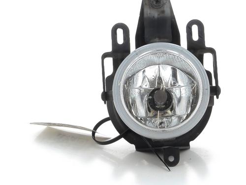 Used Right front fog light MITSUBISHI PAJERO III (V7_W, V6_W) 3.2 Di-D (V68W) (160 hp) 25983219