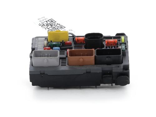 Used Fuse box Fuse box 37086643 37086643