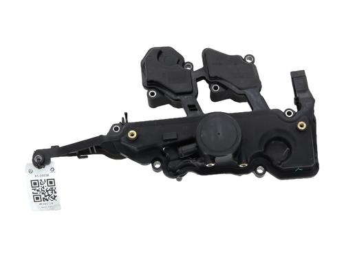 Used Valve cover RENAULT KOLEOS I (HY_) 2.0 dCi 4x4 (HY0K) (150 hp) 30379688