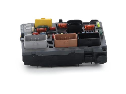 Used Fuse box Fuse box 37599543 37599543