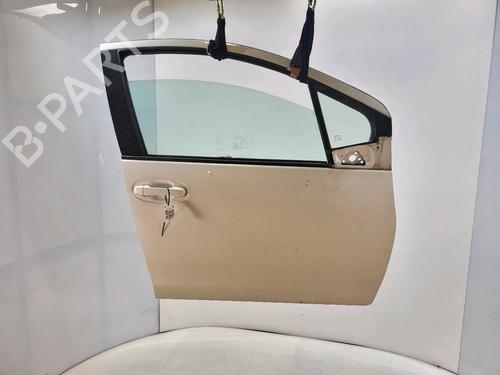 Used Right front door TOYOTA YARIS (_P13_) 1.0 (KSP130_, KSP130) (69 hp) 30379847