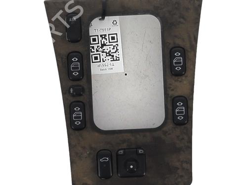 Used Left front window switch MERCEDES-BENZ E-CLASS (W210) E 300 Turbo-D (210.025) (177 hp) 33158916